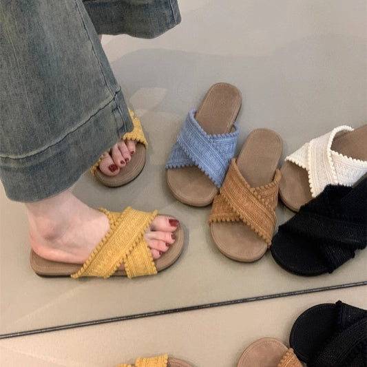 A woven cross slippers summer vacation sandals