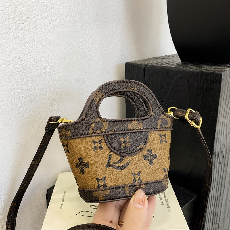 A little girl change handbag