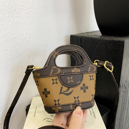 A little girl change handbag