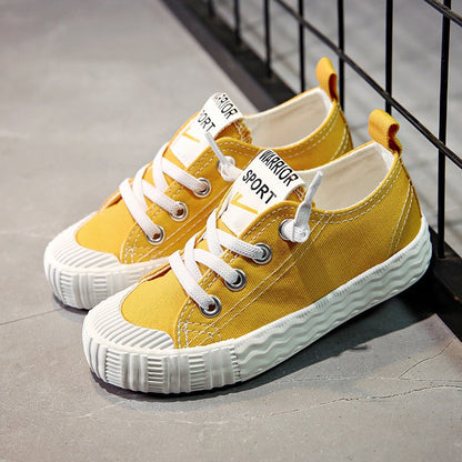 A children's and adolescents' canvas shoes