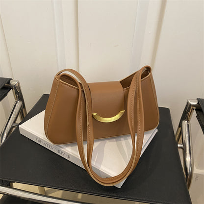 A new high-end fashion versatile women's spring and summer niche design shoulder armpit bag