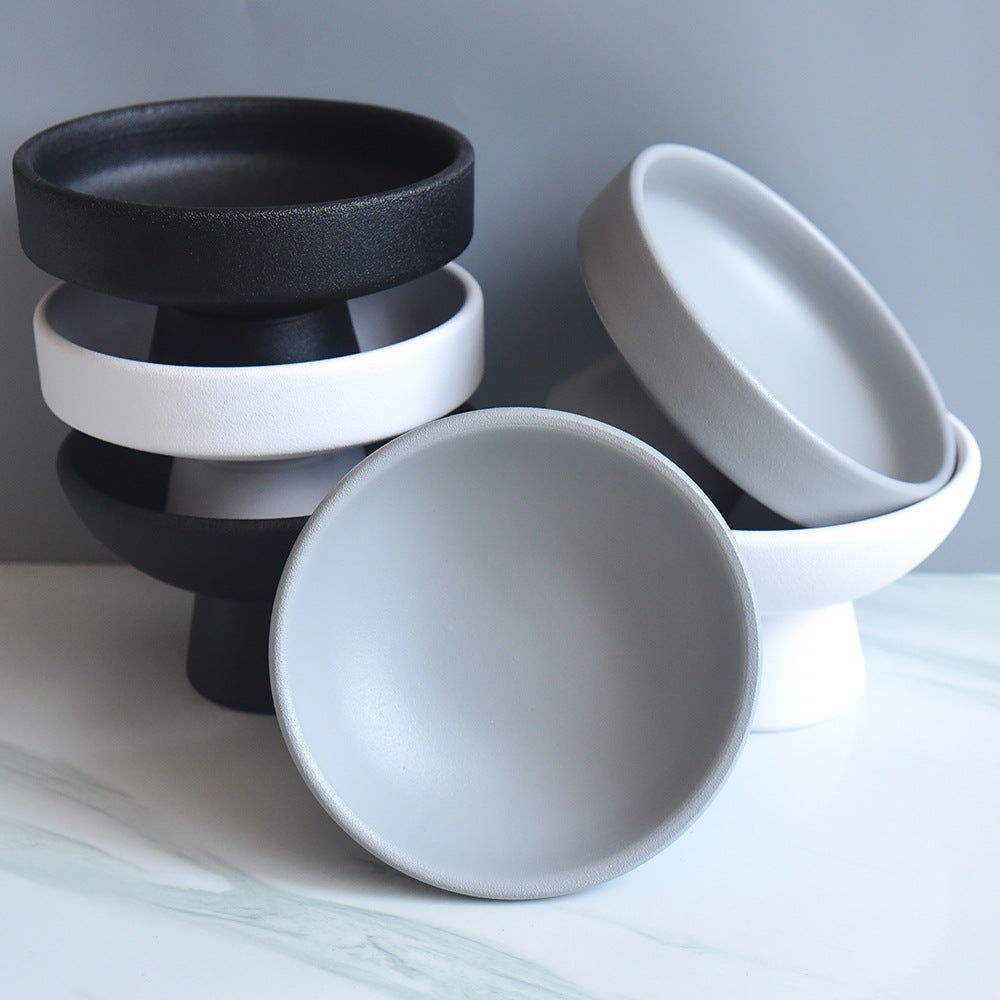 A ceramic flower arrangement utensils, moss ball small pots