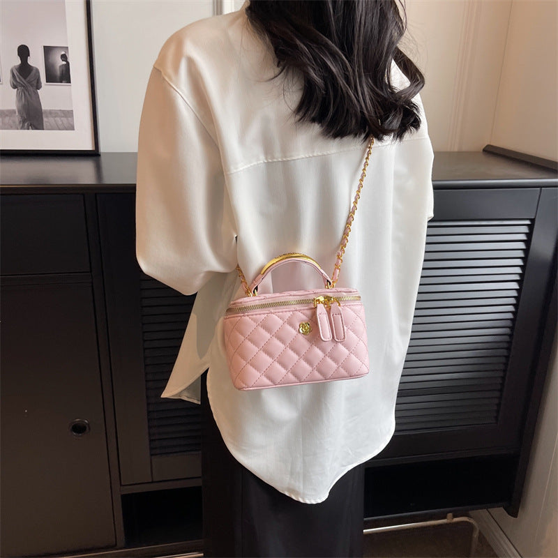 A handbag chain bag