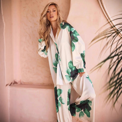 A lady's long-sleeved trousers suit