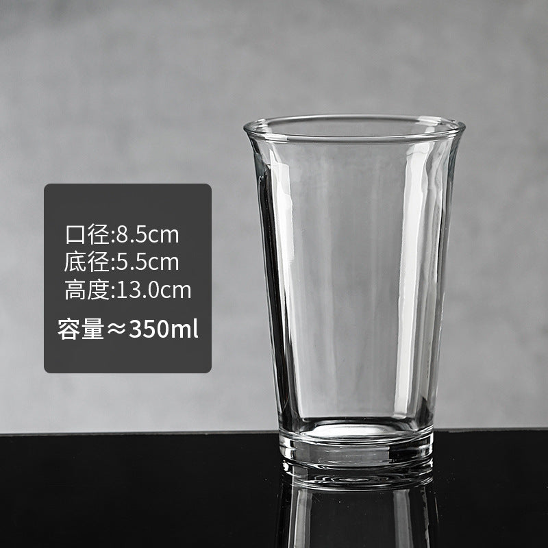 A transparent glass water cup