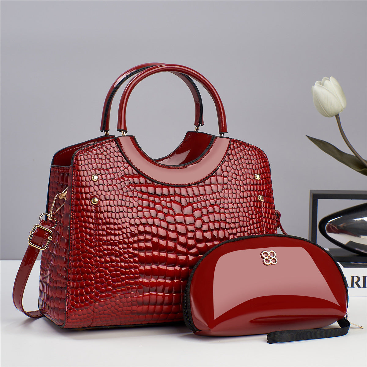 A stylish alligator pattern large capacity handbag
