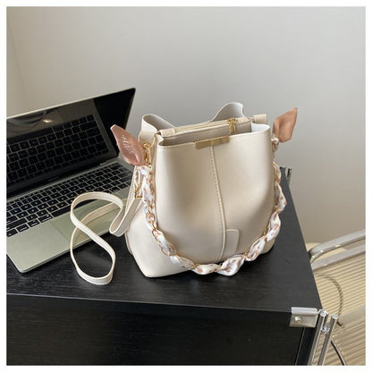 A PU shoulder bag cross-border women's bag new fashion messenger bag texture PU bucket bag versatile chain messenger bag