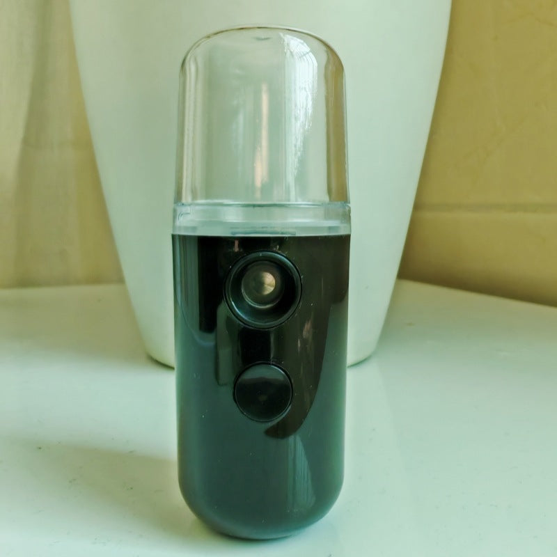 A spray moisturizing and hydrating instrument