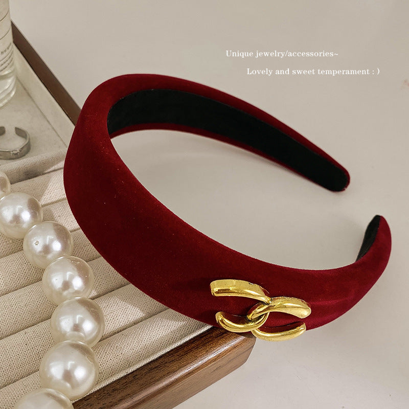 A new autumn and winter red velvet headband retro female Internet celebrity pressure hair wide edge high skull top hair accessories simple temperament headband