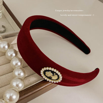 A new autumn and winter red velvet headband retro female Internet celebrity pressure hair wide edge high skull top hair accessories simple temperament headband