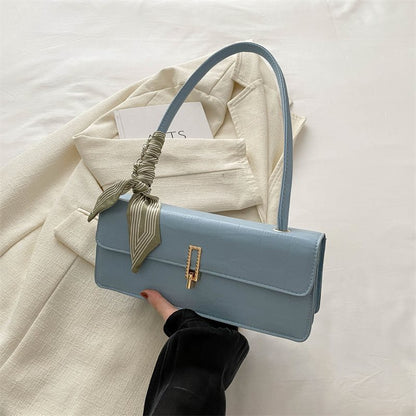 A new fashion messenger bag casual trendy lock personalized shoulder small square bag