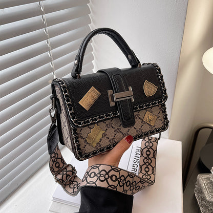 A niche design high sense bag women's new Internet celebrity super fire small square bag versatile portable shoulder messenger bag
