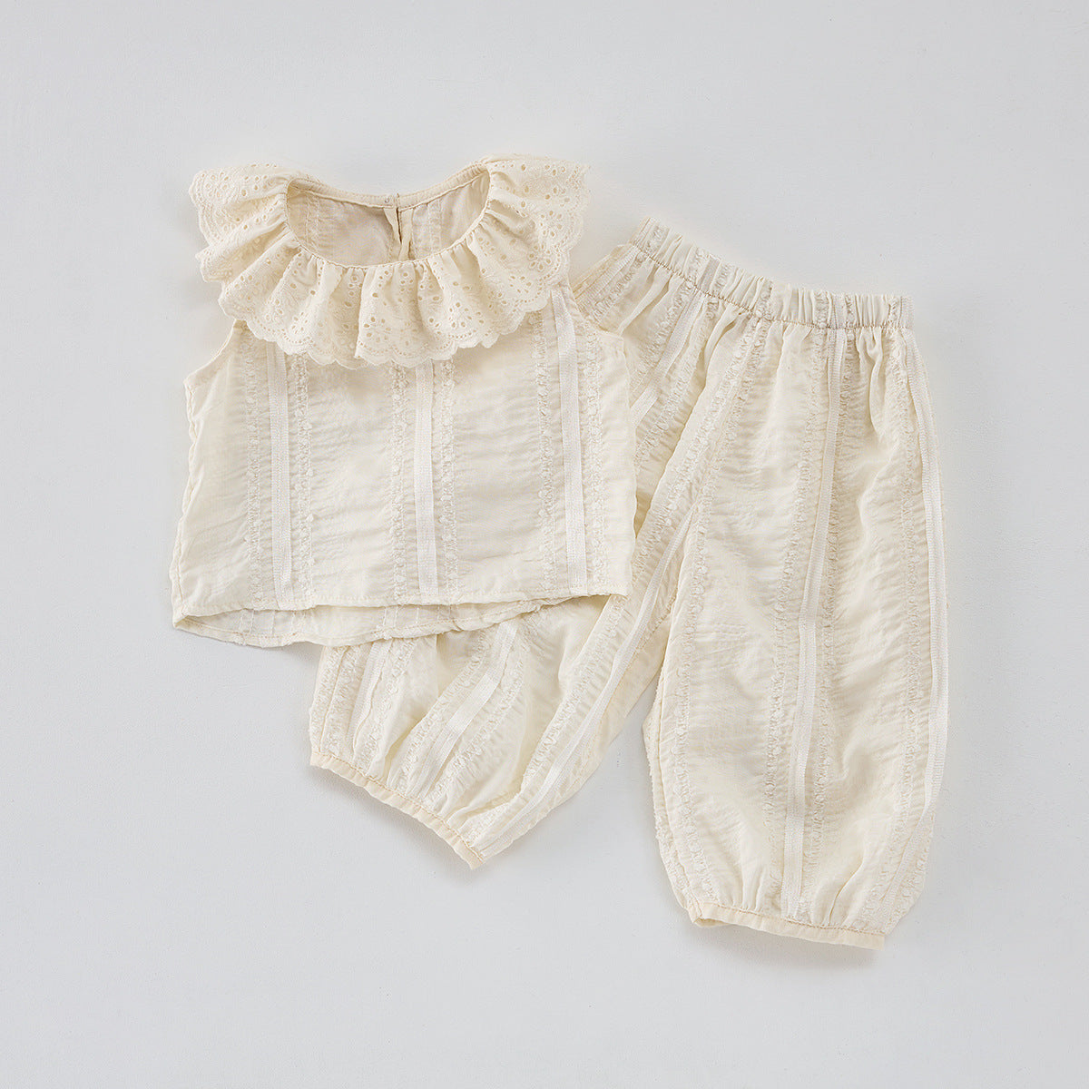A girls summer two-piece set, new Korean foreign-style little princess sleeveless vest, top, shorts, thin split set