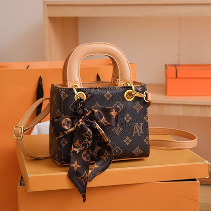 A cross-border printed handbag bag women's French high-end Princess Diana bag retro printed small square bag single shoulder messenger women's bag - Mixbatch