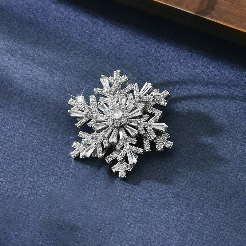 A high-end luxury niche rotating snowflake brooch - Mixbatch