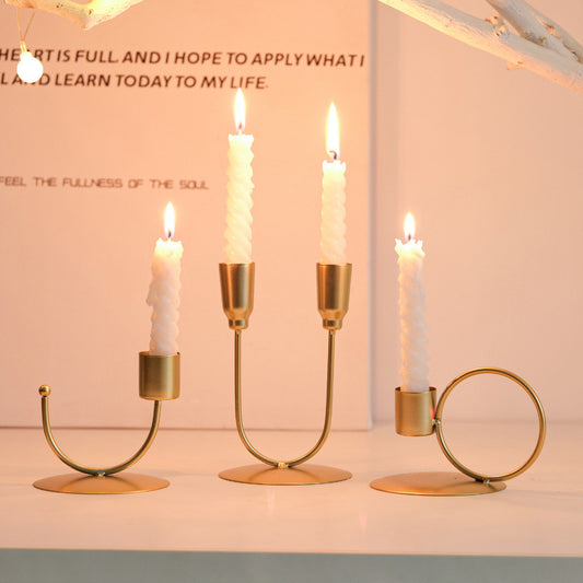 A new wrought iron U-shaped double-ended metal candle holder, dining table, candle ware, Nordic simple light luxury decorative ornament