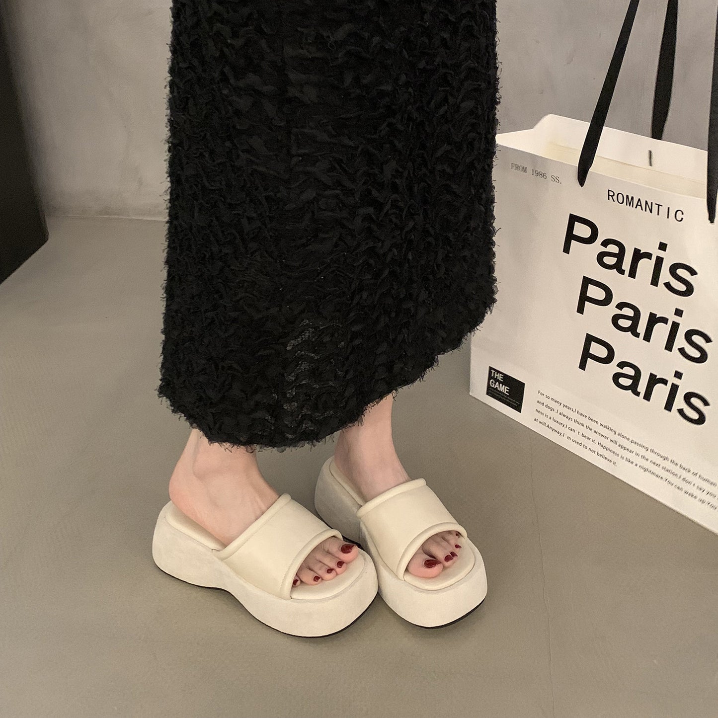 A platform slippers women summer sandals