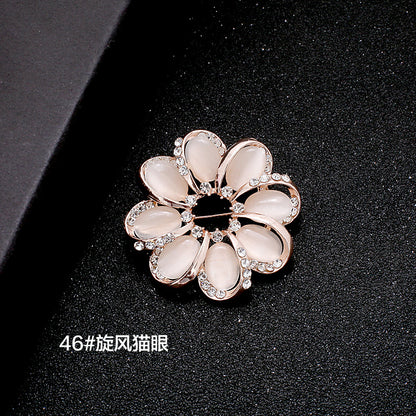 A Korean new fashion high-end brooch women's rhinestone silk scarf buckle anti-light buckle crystal brooch pin pearl jewelry