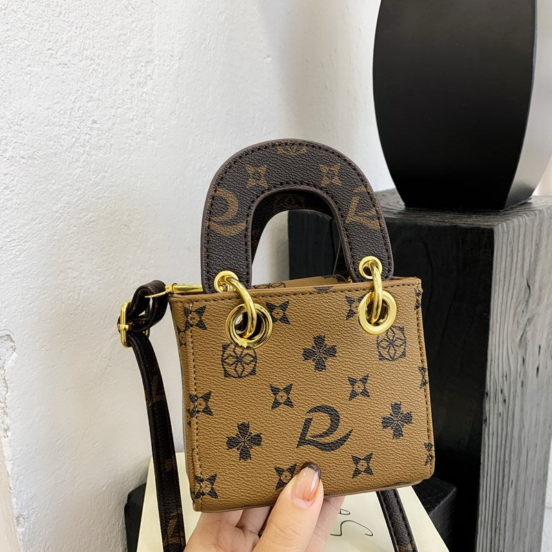 A little girl change handbag