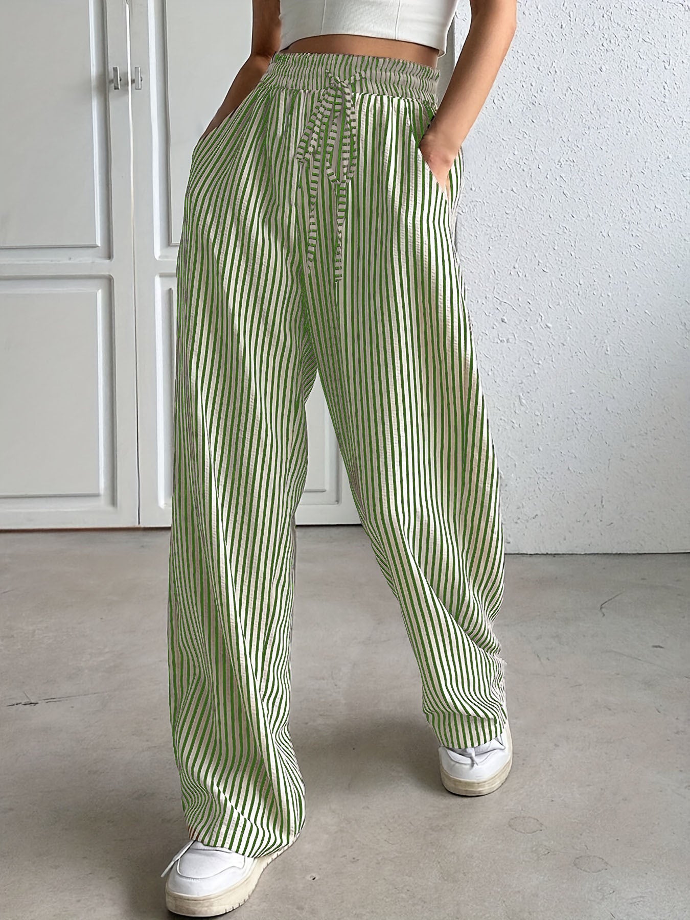A striped casual trousers straight-leg trousers