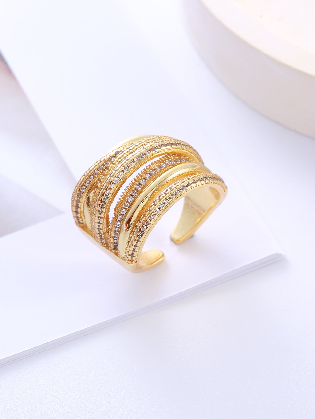 A personalized European and American green-eye snake-shaped micro-diamond ring, high-end retro clothing versatile multi-level ring manufacturer wholesale - Mixbatch