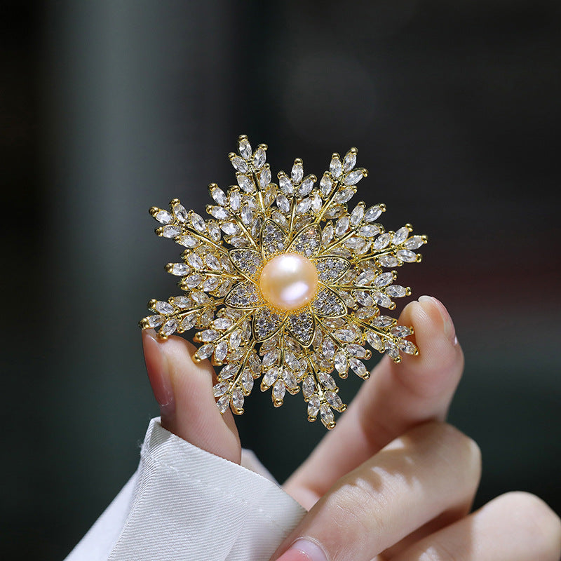 A European and American trend popular snowflake brooch, super flash zircon freshwater pearl brooch celebrity accessories - Mixbatch