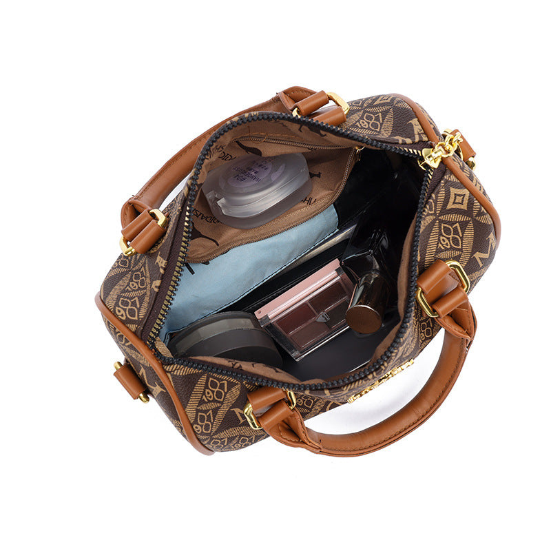 A new foreign style shoulder bag, messenger bag, pillow bag, retro printed letter handbag, versatile fashion women's bag