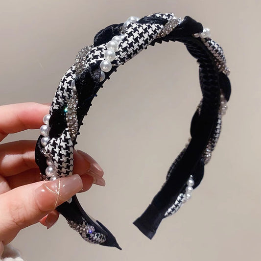 A French high-end hair accessories, thousand bird grid twist rhinestone pearl headband, high skull top, small face, head band, anti-skid hairpin.