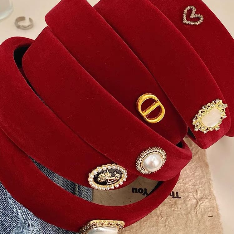 A winter new year retro red velvet headband female Internet celebrity pressure hair wide edge hair accessories high cranium simple temperament headband