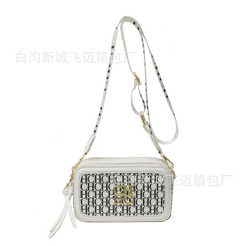 A Europe and the United States new personality letter style color fashion popular letter solid color shoulder messenger bag tide