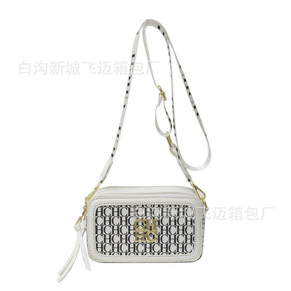 A Europe and the United States new personality letter style color fashion popular letter solid color shoulder messenger bag tide