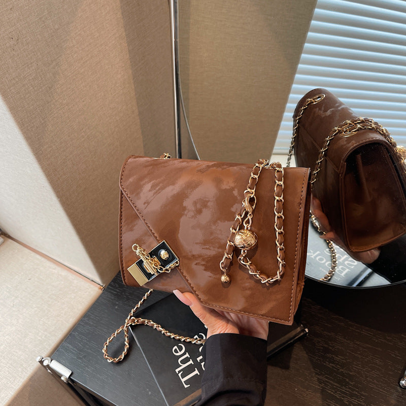A shoulder bag messenger bag