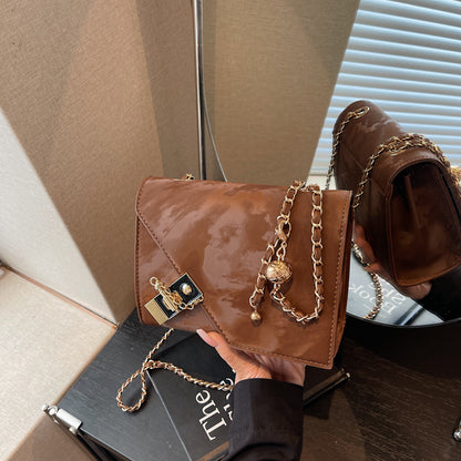 A shoulder bag messenger bag