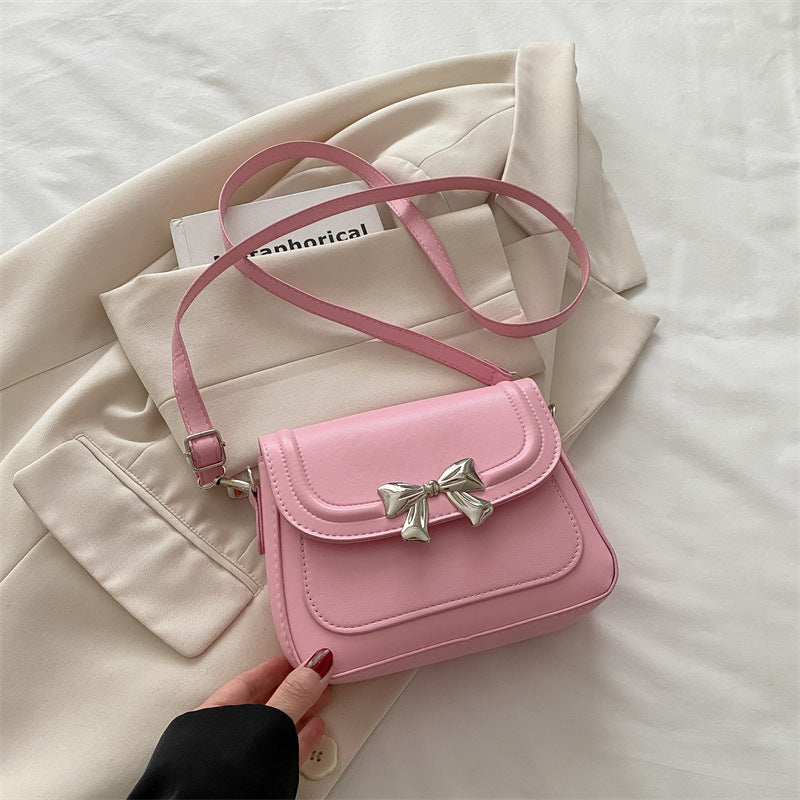 A new popular fashion messenger bag niche design aesthetic trend small square bag