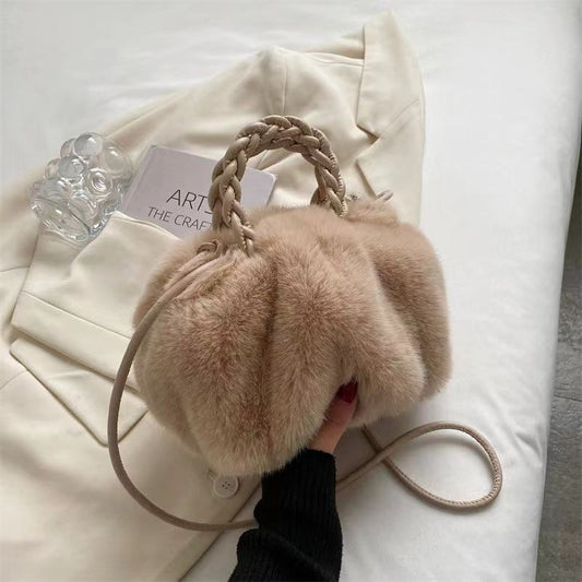 A Internet celebrity with the same bag, pumpkin pleated hand carry solid color plush bag, women's shoulder messenger bag fashion