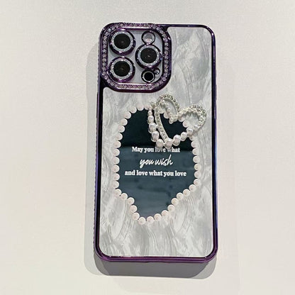 A three-dimensional pearl love mirror mobile phone case