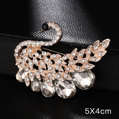 A Korean new fashion high-end brooch women's rhinestone silk scarf buckle anti-light buckle crystal brooch pin pearl jewelry - Mixbatch