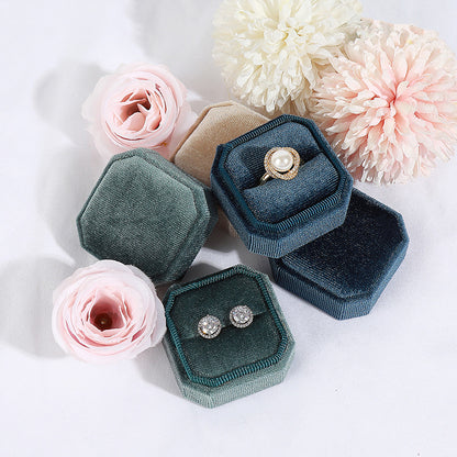 A Velvet stud earrings pendant box