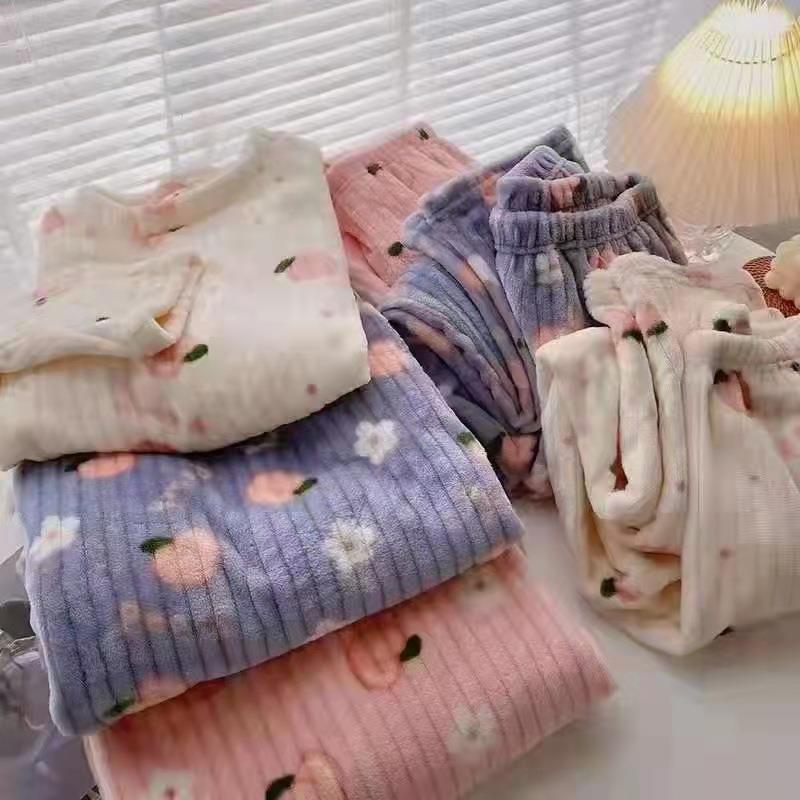 A autumn and winter bear printed coral fleece pajama set for women, loose and warm loungewear, long-sleeved two-piece set - Mixbatch