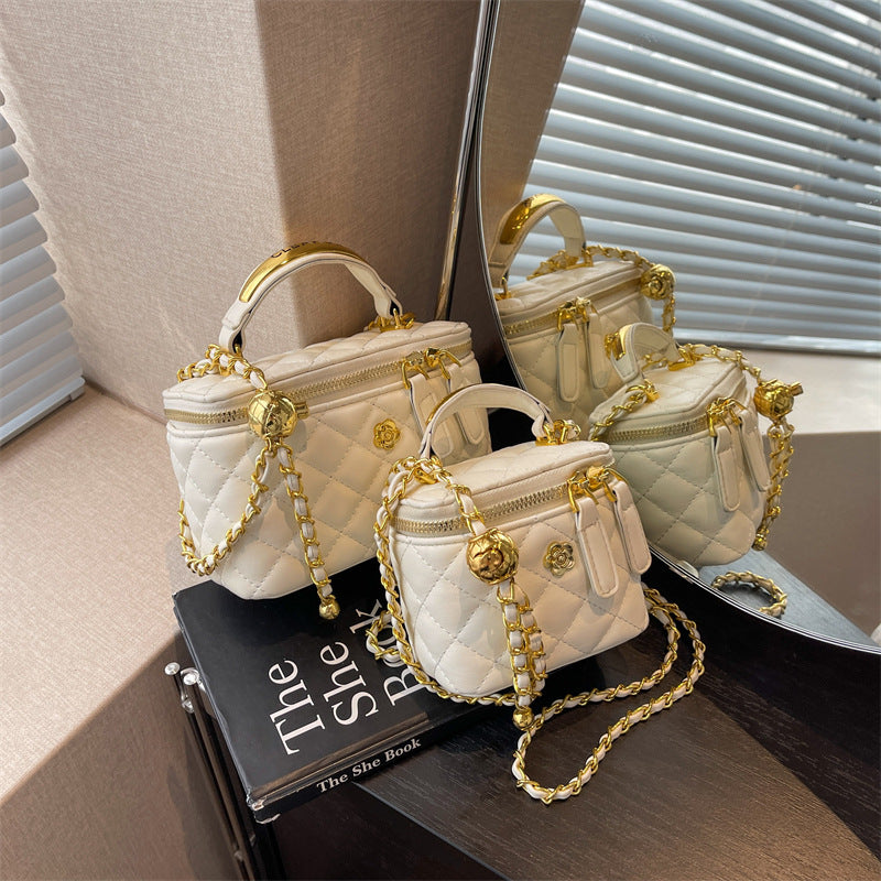 A handbag chain bag