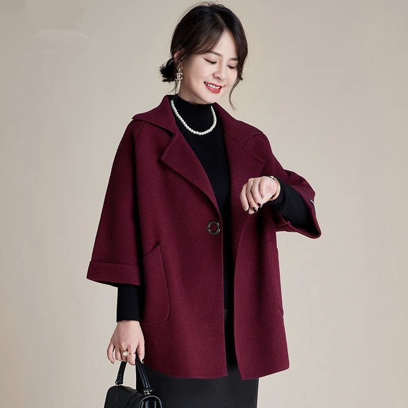 A lady's autumn and winter coat