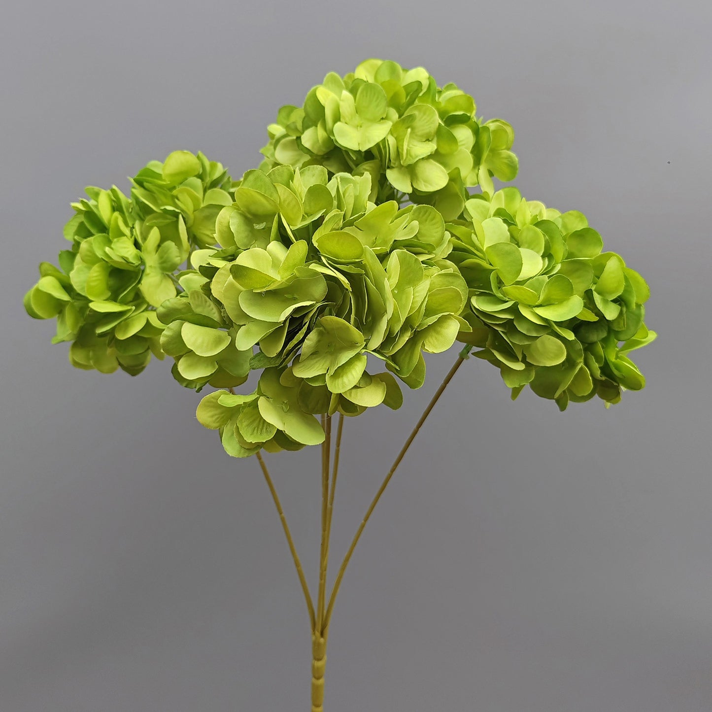 A Mori Monet Garden Simulation Flower Wedding Flower Reed < unk > Grass Fluffy Eucalyptus Green Simulation Flower