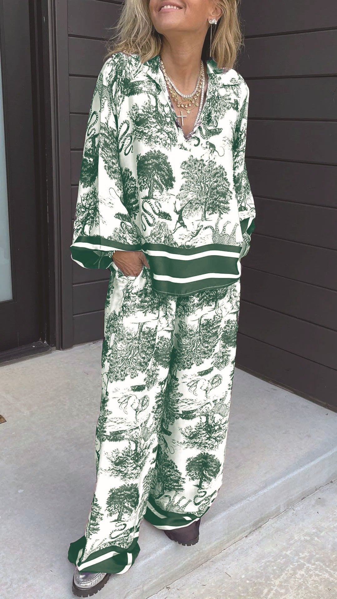 A Cross-border independent station fashionista V-neck printed long-sleeved pocket casual women's suit