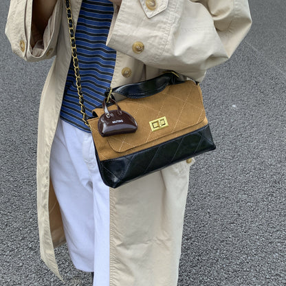 A shoulder bag handbag