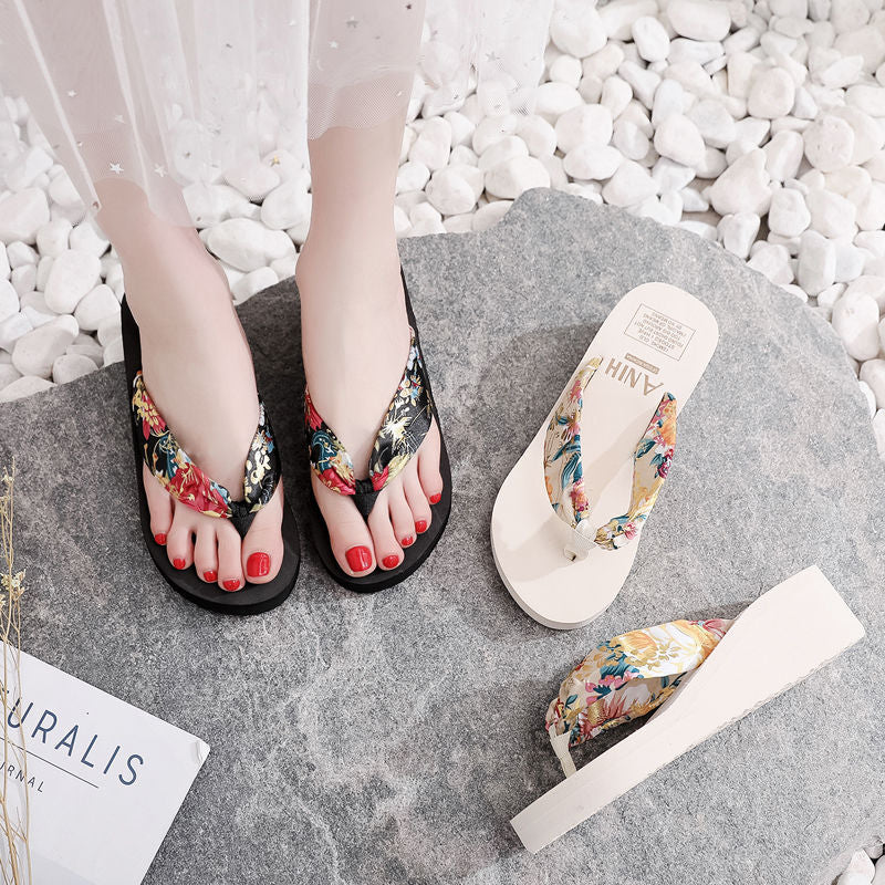 A Internet celebrity new women's cool slippers small height increase non-slip clip foot flip-flop slope bottom student cool summer