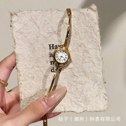 A Goldie watch women's light luxury niche women's small bracelet student small dial literature and art