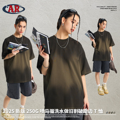 A spray-dyed retro short-sleeved T-shirt