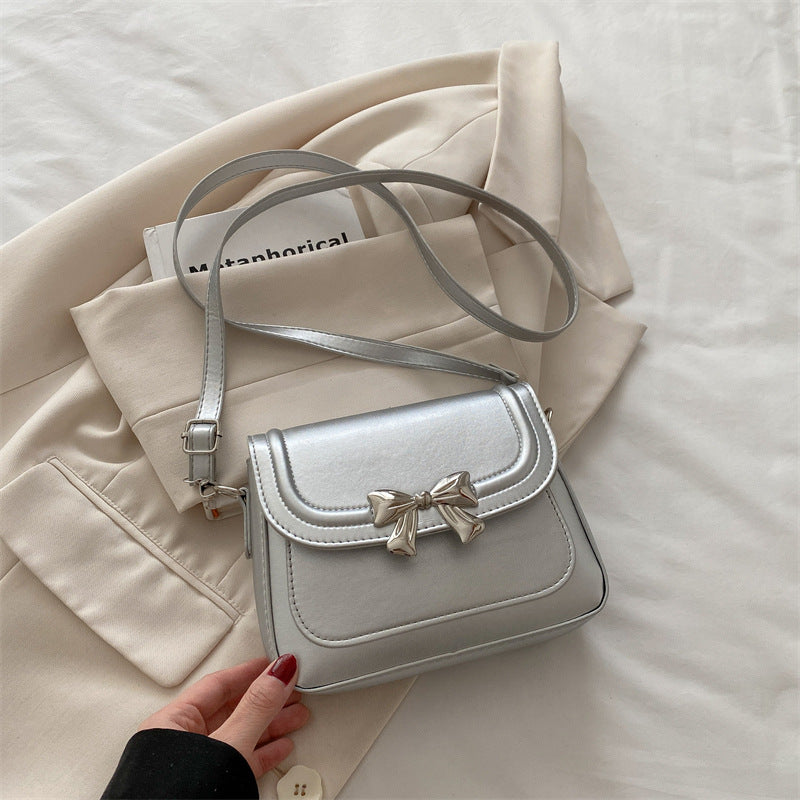 A new popular fashion messenger bag niche design aesthetic trend small square bag