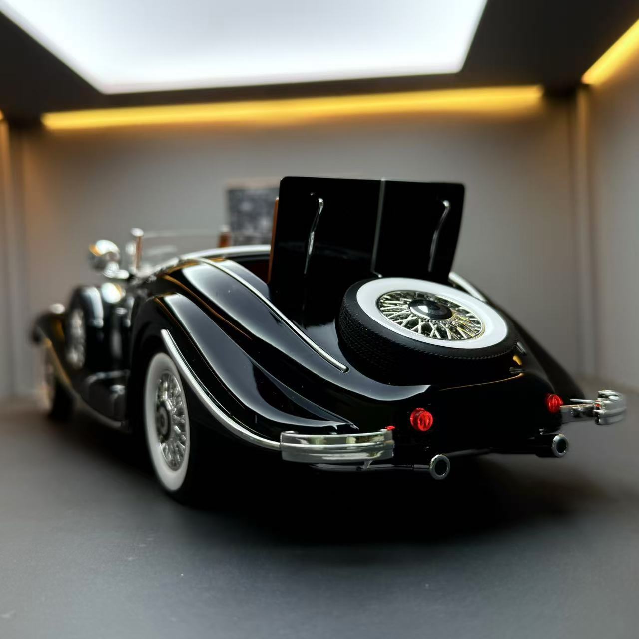 1:18 Alloy Metal Car Model Ornament