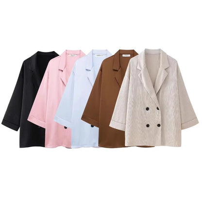 A long-sleeved suit